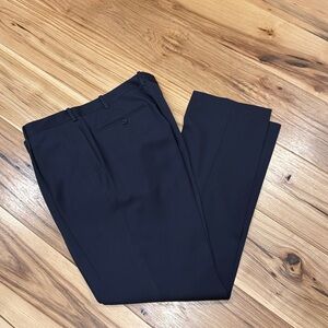 Men’s navy blue
Custom dress slacks
Executive collection by Tom James